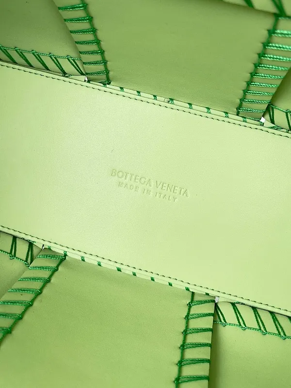 All categories 💚 Authentic bags 💚 BV 2025 new style 𝗕𝗼𝘁𝘁𝗲𝗴𝗮 𝗩𝗲𝗻𝗲𝘁𝗮 Tote bag